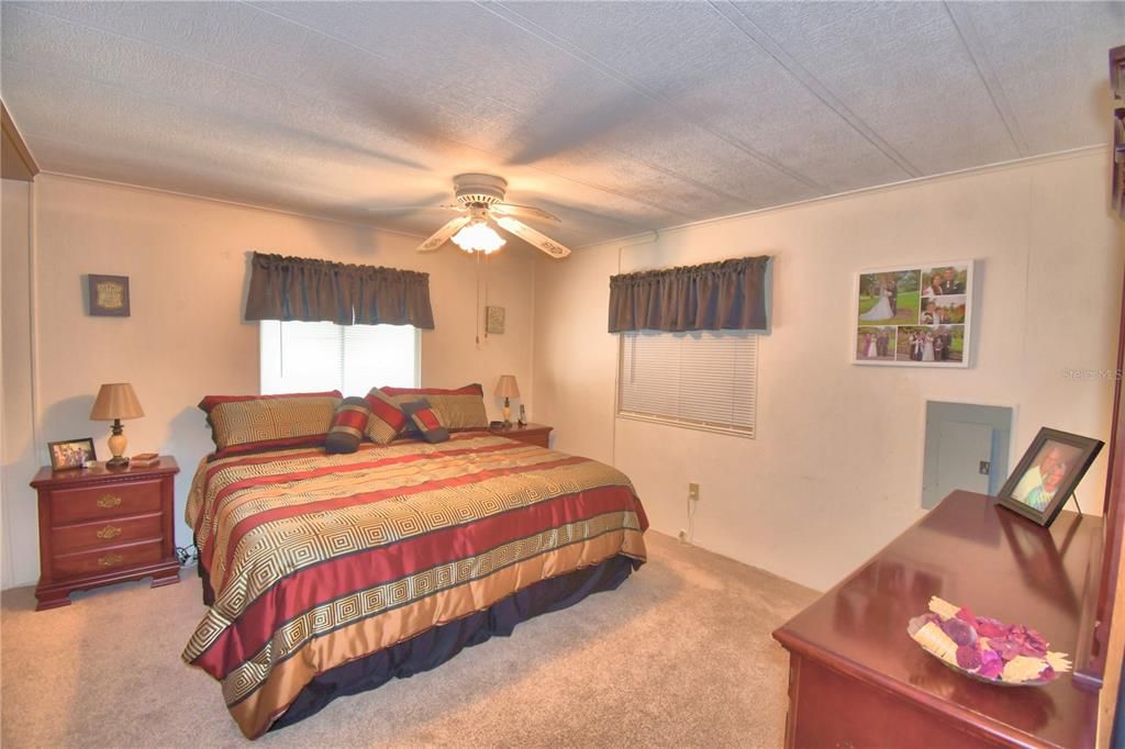 For Sale: $139,900 (2 beds, 2 baths, 1804 Square Feet)