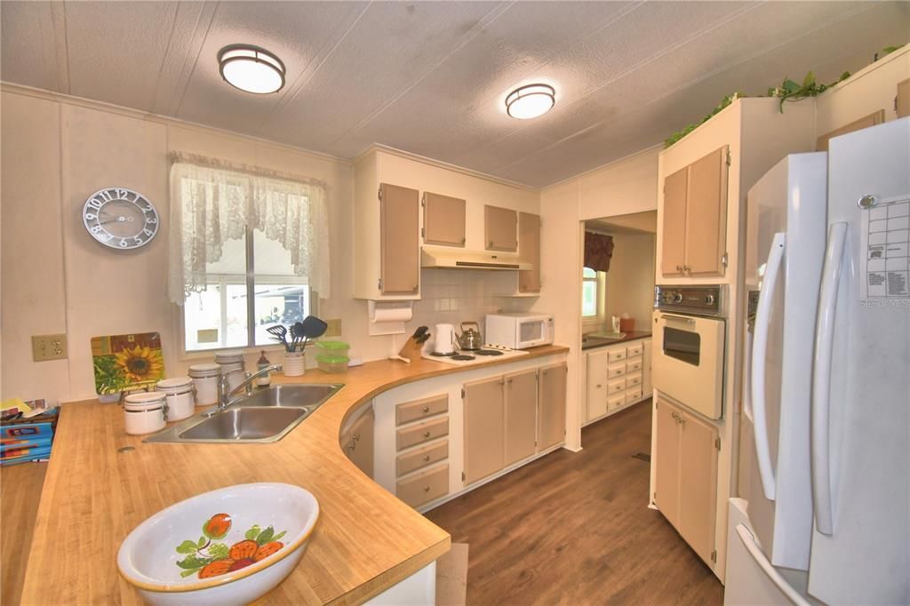 For Sale: $139,900 (2 beds, 2 baths, 1804 Square Feet)