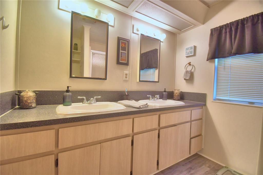 For Sale: $139,900 (2 beds, 2 baths, 1804 Square Feet)