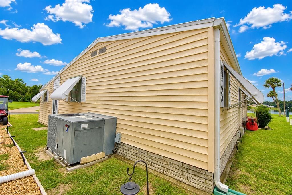 For Sale: $139,900 (2 beds, 2 baths, 1804 Square Feet)