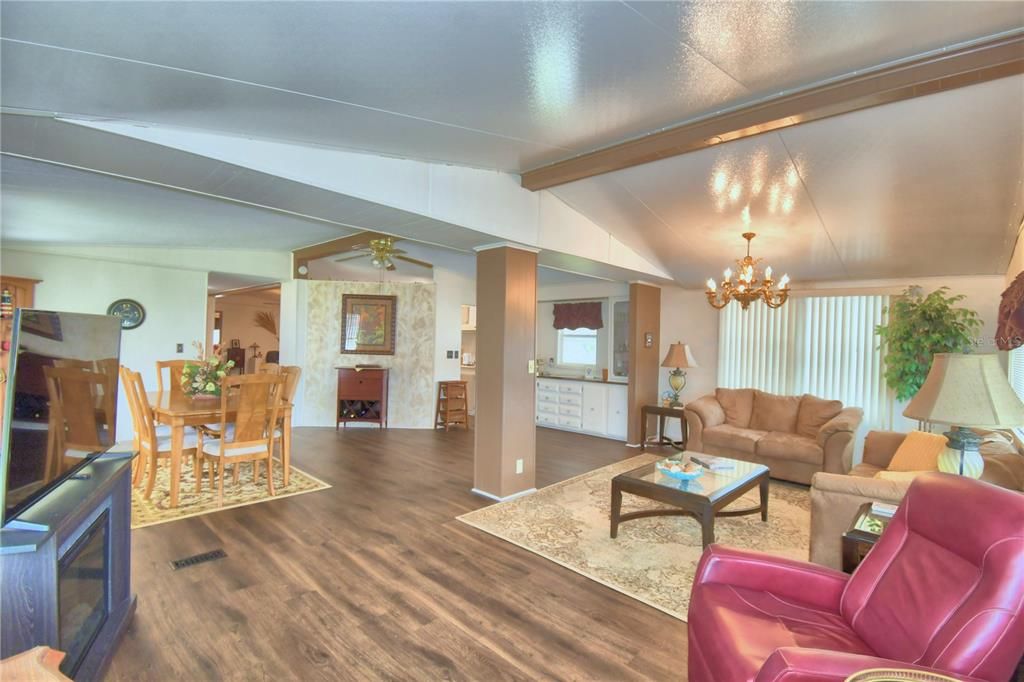 For Sale: $139,900 (2 beds, 2 baths, 1804 Square Feet)