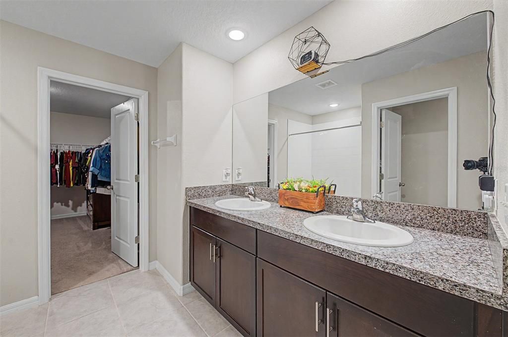 For Sale: $435,000 (4 beds, 2 baths, 2635 Square Feet)