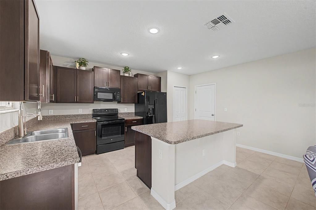 For Sale: $435,000 (4 beds, 2 baths, 2635 Square Feet)