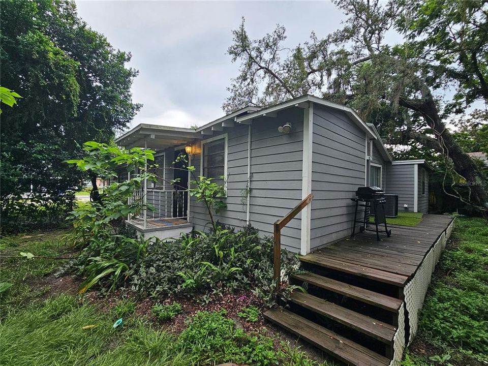 For Rent: $1,150 (1 beds, 1 baths, 747 Square Feet)