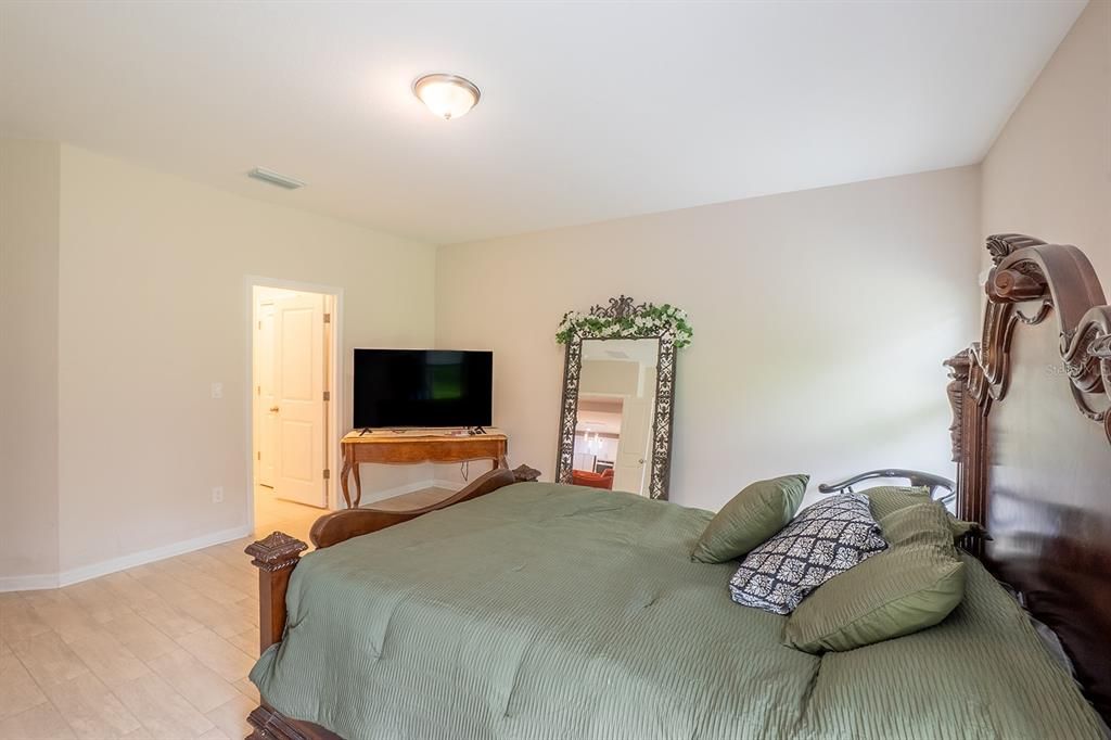 For Sale: $559,000 (4 beds, 3 baths, 2490 Square Feet)