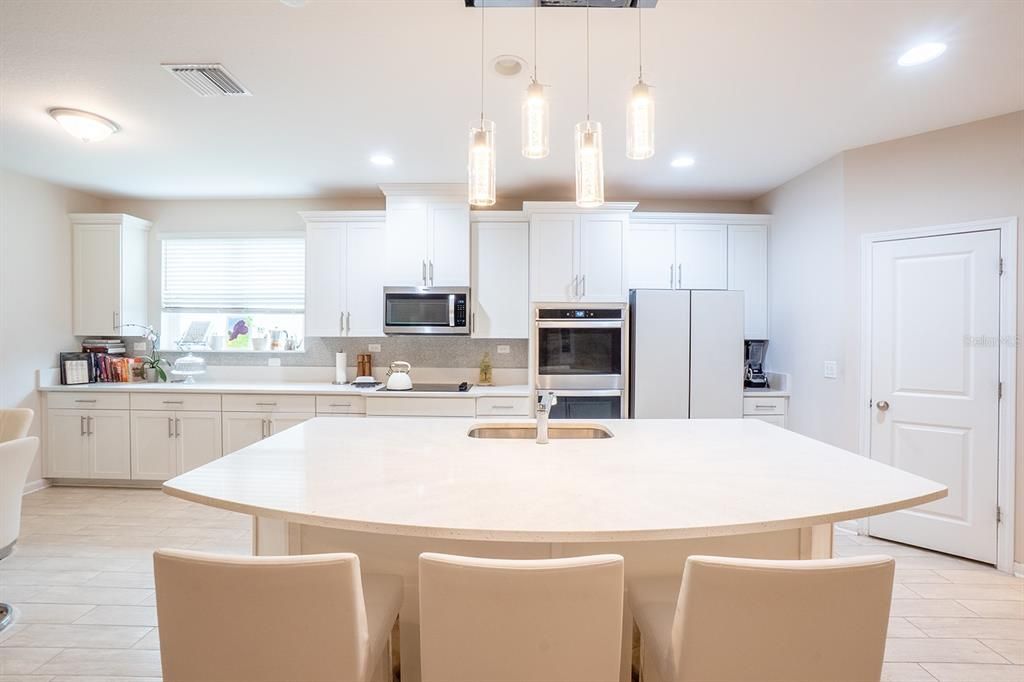 For Sale: $559,000 (4 beds, 3 baths, 2490 Square Feet)