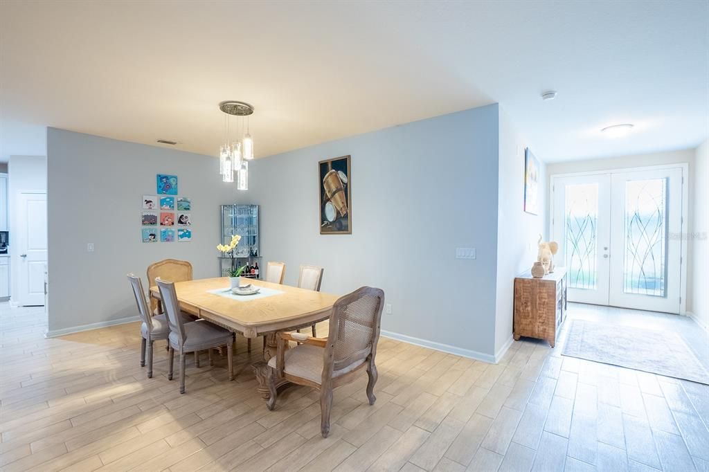 For Sale: $559,000 (4 beds, 3 baths, 2490 Square Feet)