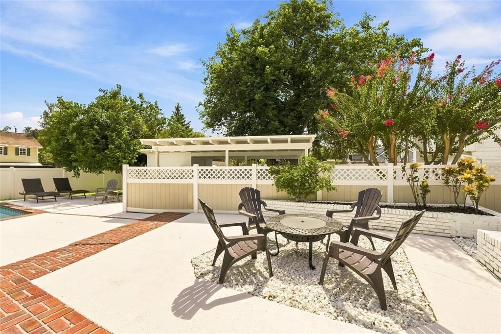 Active With Contract: $799,999 (4 beds, 3 baths, 2675 Square Feet)