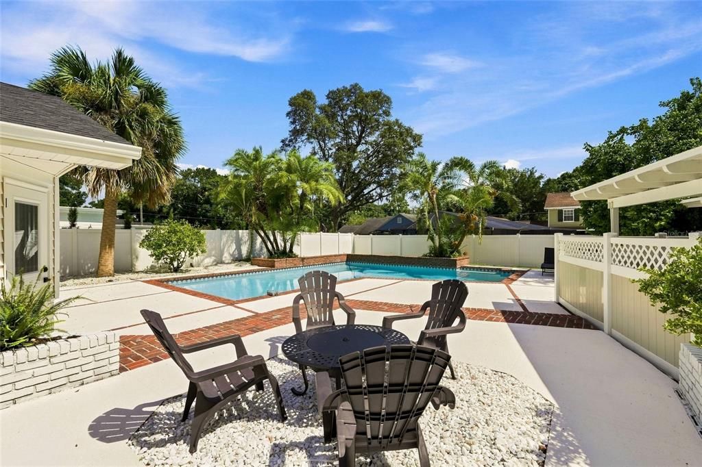 Active With Contract: $799,999 (4 beds, 3 baths, 2675 Square Feet)