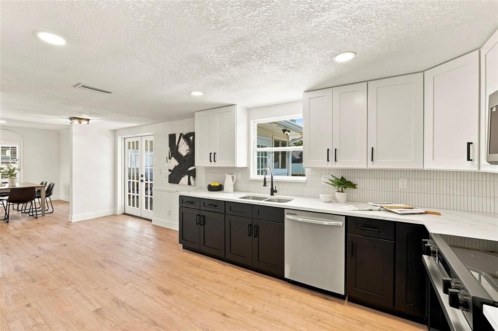 Active With Contract: $799,999 (4 beds, 3 baths, 2675 Square Feet)