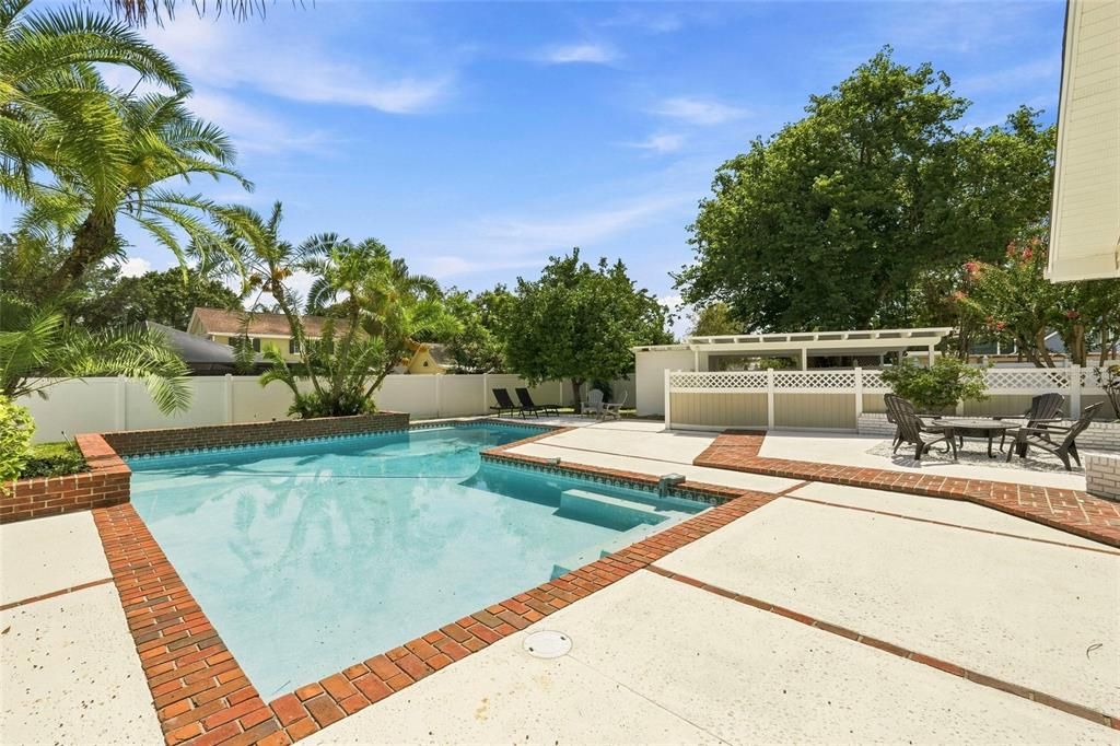 Active With Contract: $799,999 (4 beds, 3 baths, 2675 Square Feet)