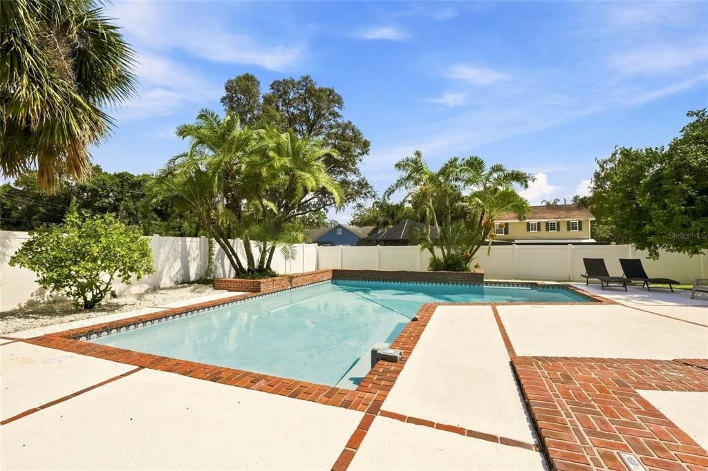 Active With Contract: $799,999 (4 beds, 3 baths, 2675 Square Feet)