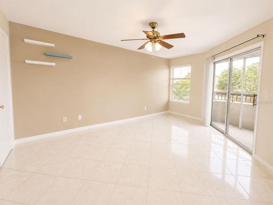 For Sale: $199,900 (2 beds, 2 baths, 1085 Square Feet)
