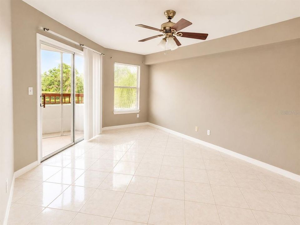 For Sale: $199,900 (2 beds, 2 baths, 1085 Square Feet)