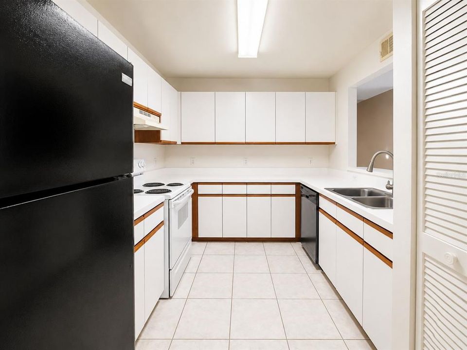 For Sale: $199,900 (2 beds, 2 baths, 1085 Square Feet)