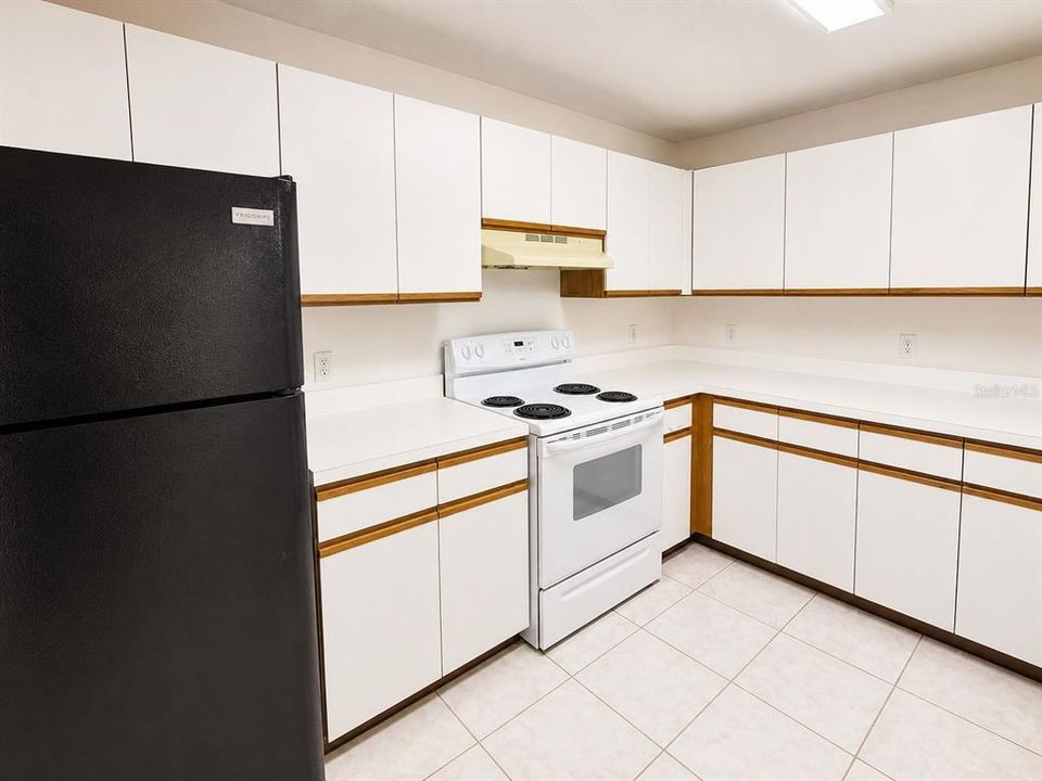 For Sale: $199,900 (2 beds, 2 baths, 1085 Square Feet)