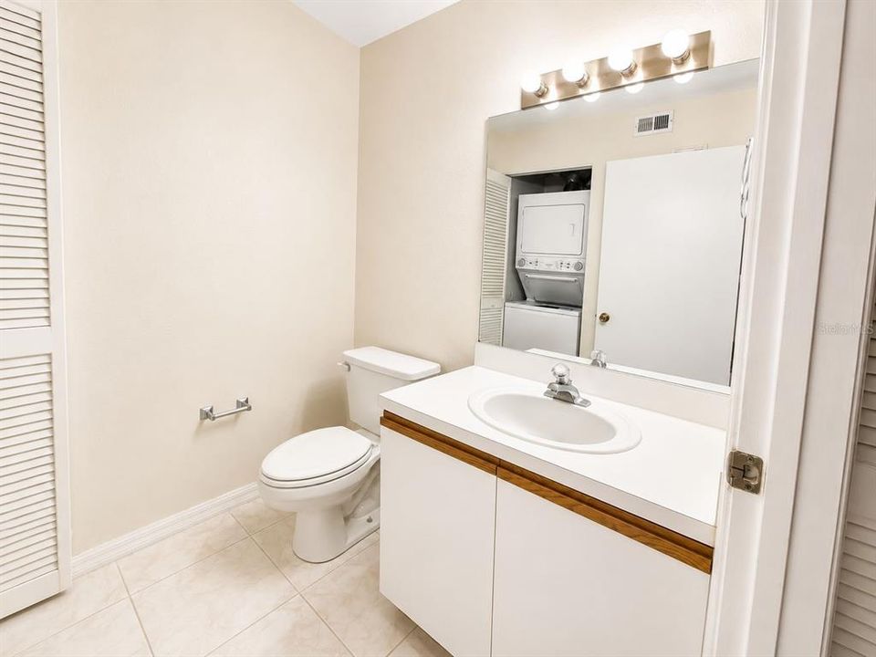 For Sale: $199,900 (2 beds, 2 baths, 1085 Square Feet)