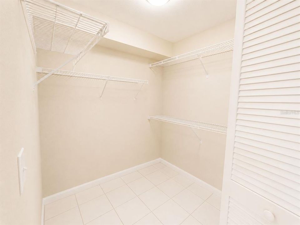 For Sale: $199,900 (2 beds, 2 baths, 1085 Square Feet)