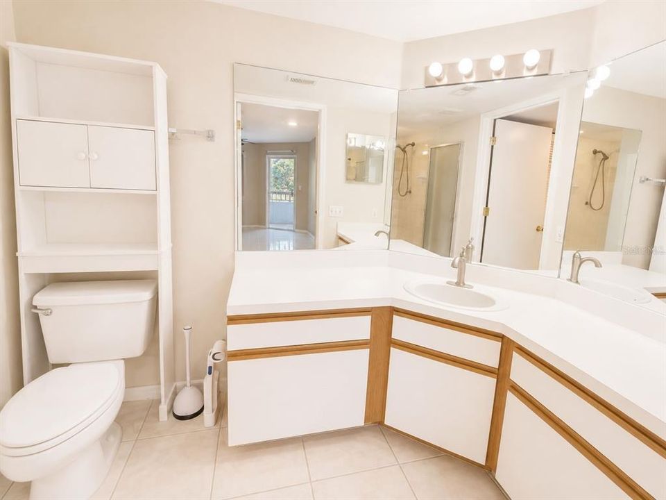 For Sale: $199,900 (2 beds, 2 baths, 1085 Square Feet)