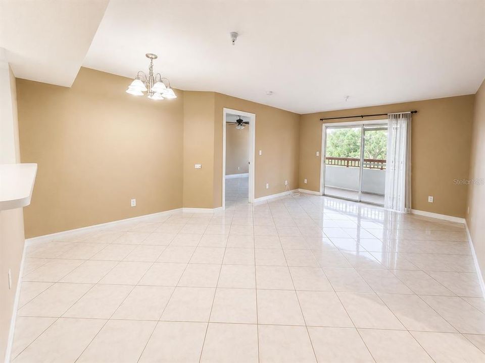 For Sale: $199,900 (2 beds, 2 baths, 1085 Square Feet)