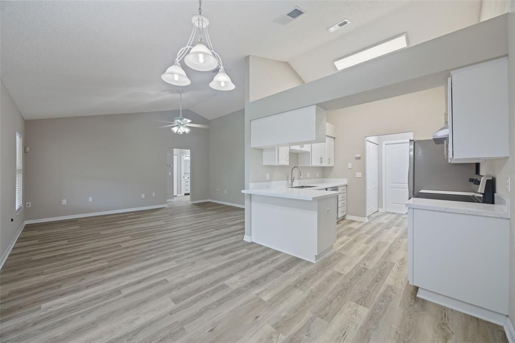 For Sale: $365,000 (3 beds, 2 baths, 1552 Square Feet)