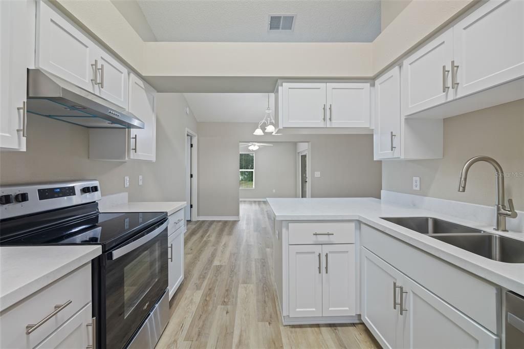For Sale: $365,000 (3 beds, 2 baths, 1552 Square Feet)