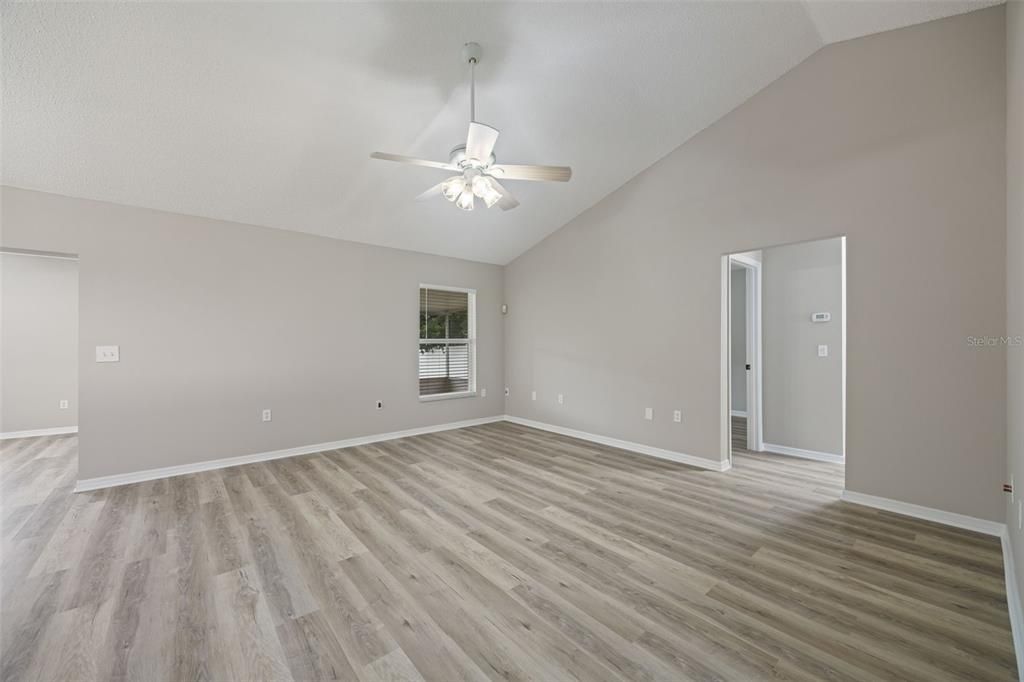 For Sale: $365,000 (3 beds, 2 baths, 1552 Square Feet)