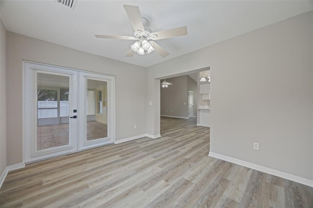 For Sale: $365,000 (3 beds, 2 baths, 1552 Square Feet)