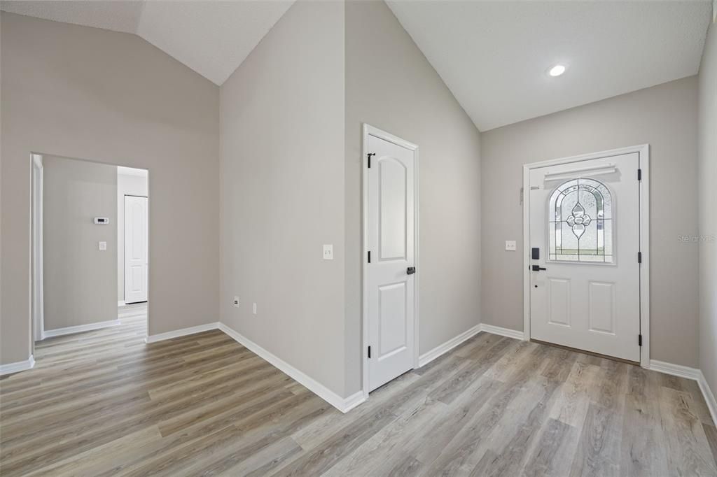 For Sale: $365,000 (3 beds, 2 baths, 1552 Square Feet)
