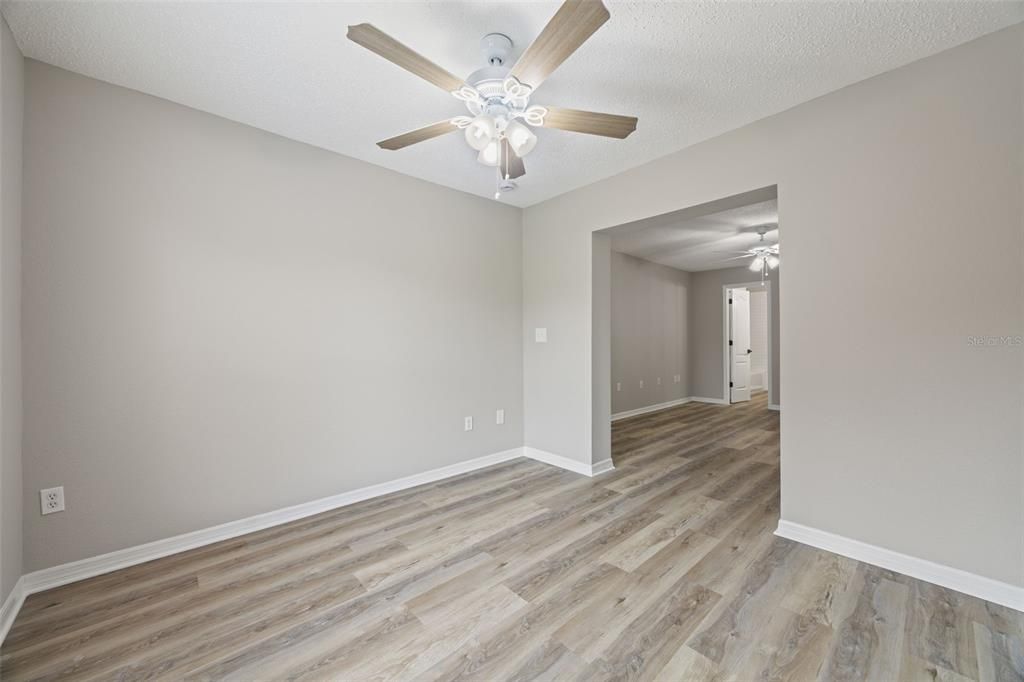 For Sale: $365,000 (3 beds, 2 baths, 1552 Square Feet)