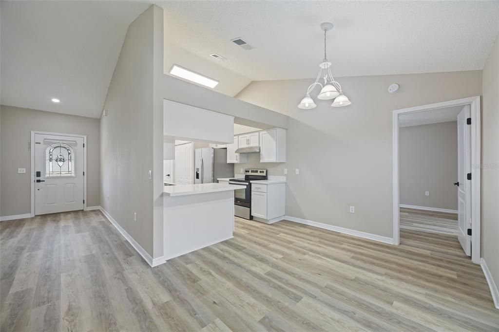 For Sale: $365,000 (3 beds, 2 baths, 1552 Square Feet)