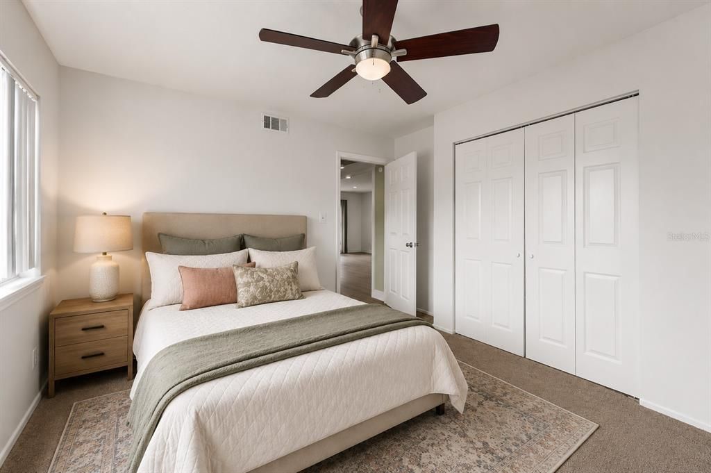 For Sale: $245,000 (2 beds, 2 baths, 913 Square Feet)