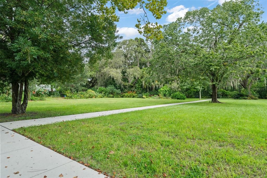 For Sale: $245,000 (2 beds, 2 baths, 913 Square Feet)