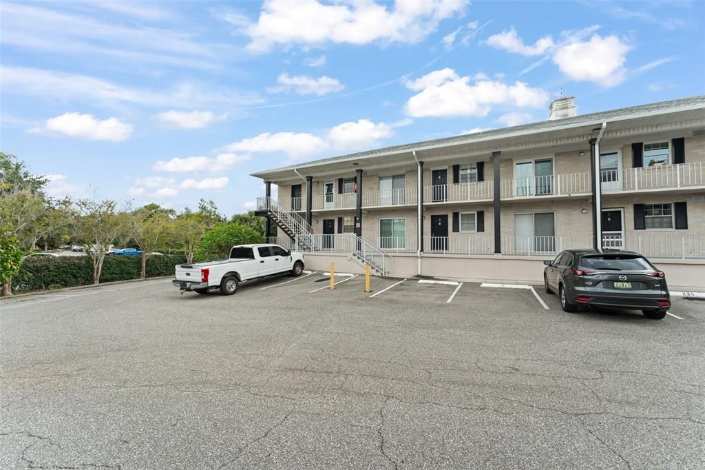 For Sale: $245,000 (2 beds, 2 baths, 913 Square Feet)