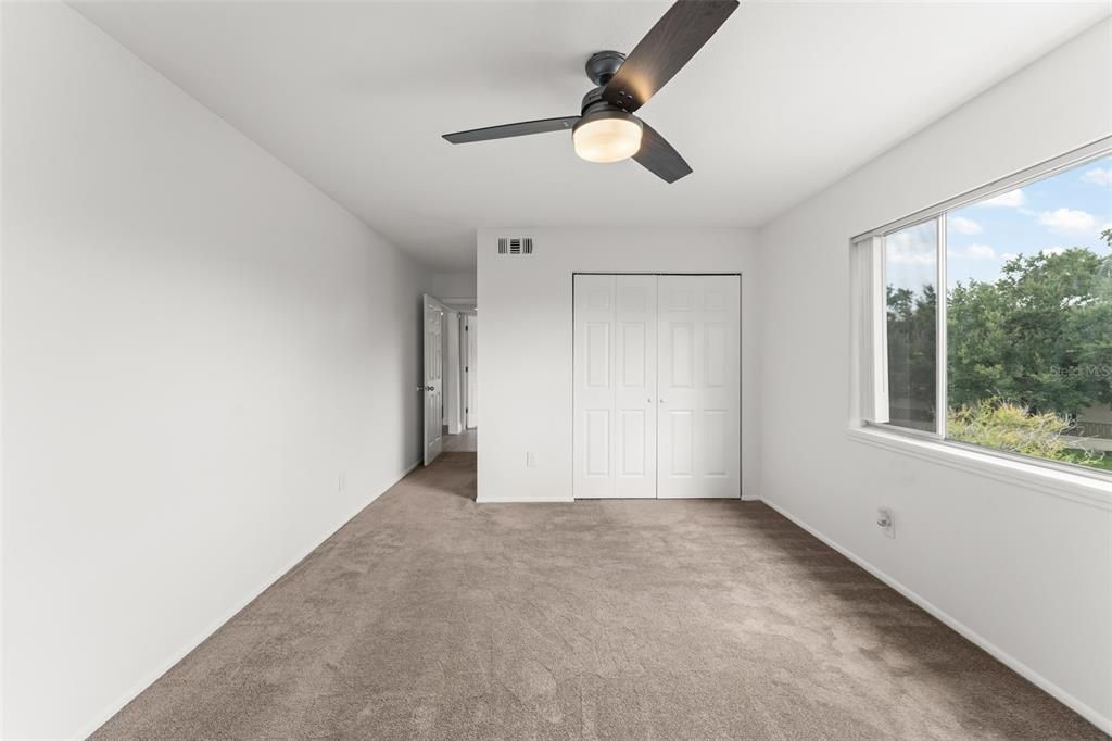 For Sale: $245,000 (2 beds, 2 baths, 913 Square Feet)