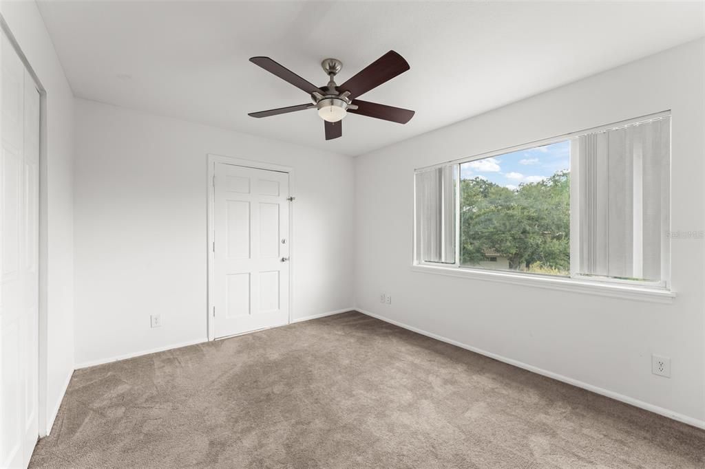For Sale: $245,000 (2 beds, 2 baths, 913 Square Feet)