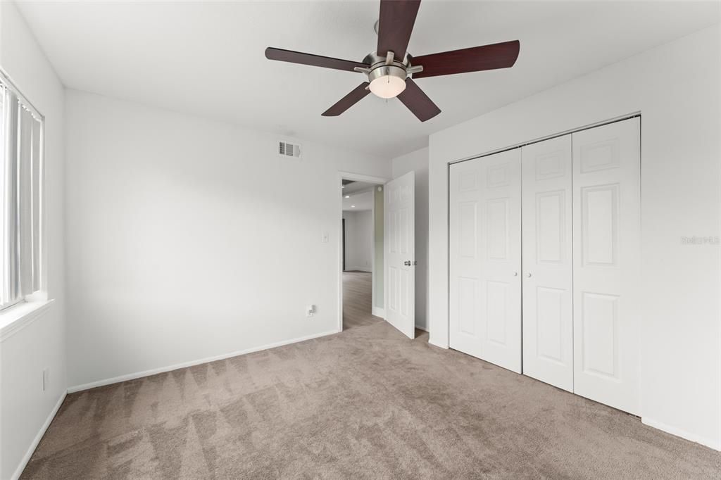 For Sale: $245,000 (2 beds, 2 baths, 913 Square Feet)