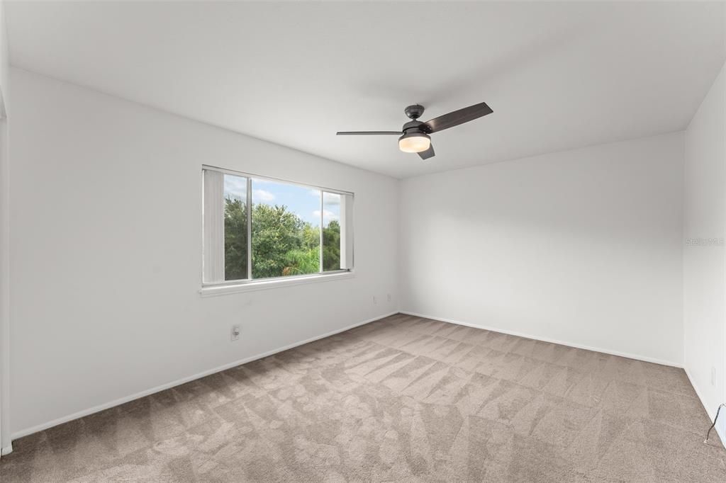 For Sale: $245,000 (2 beds, 2 baths, 913 Square Feet)