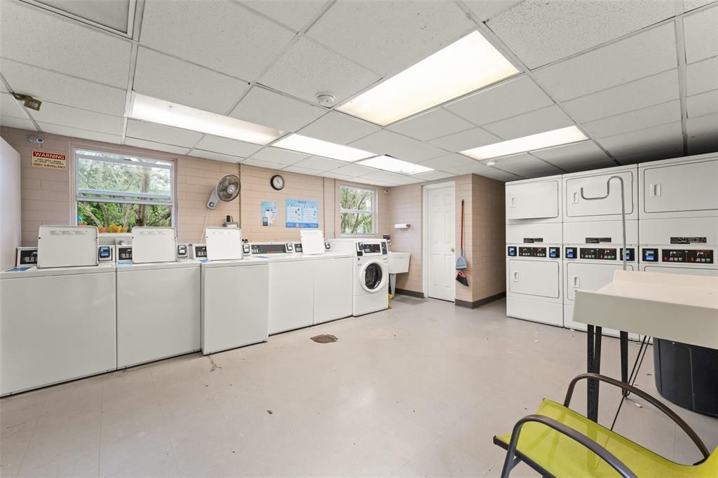 For Sale: $245,000 (2 beds, 2 baths, 913 Square Feet)