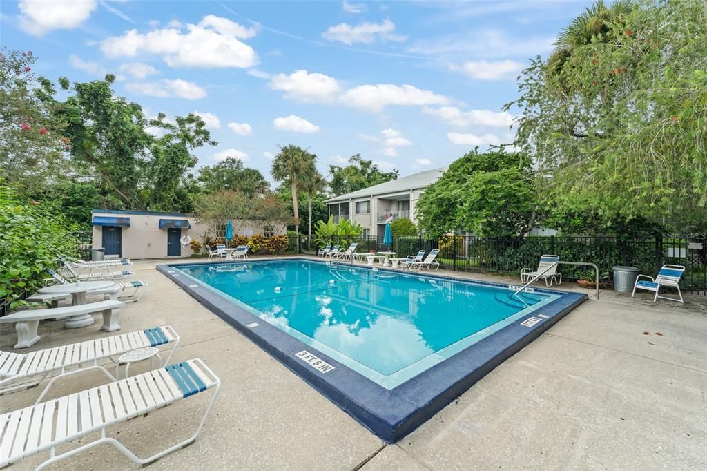 For Sale: $245,000 (2 beds, 2 baths, 913 Square Feet)