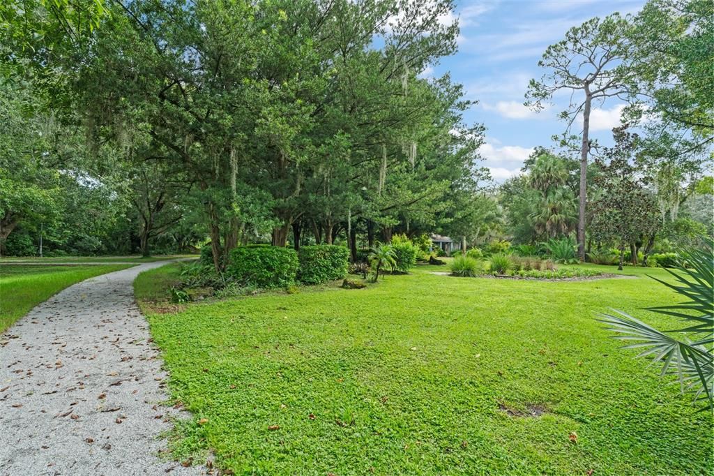 For Sale: $245,000 (2 beds, 2 baths, 913 Square Feet)