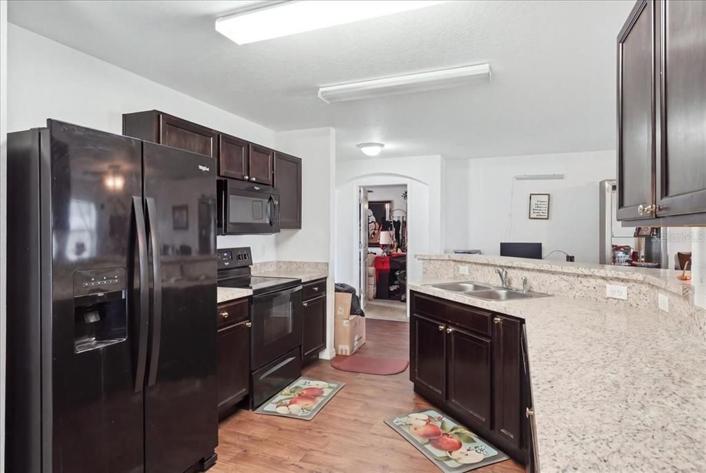 На продажу: $265,000 (3 спален, 2 ванн, 1563 Квадратных фут)
