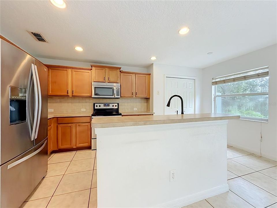 For Rent: $2,400 (3 beds, 2 baths, 1889 Square Feet)