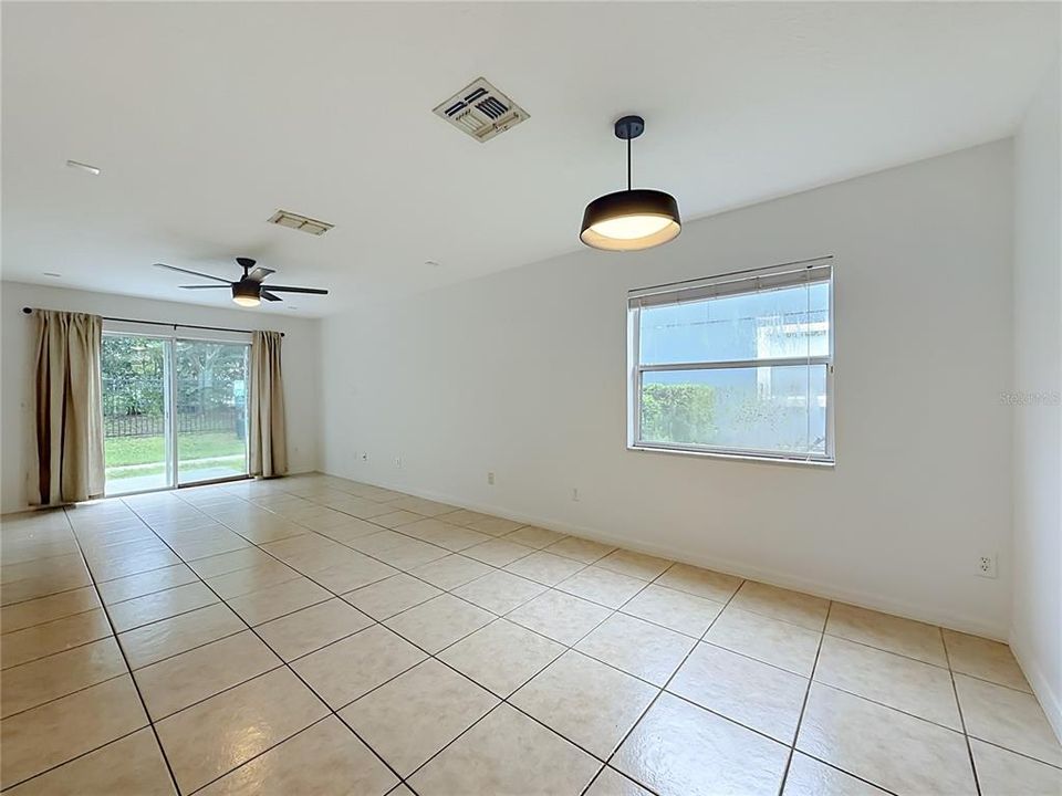 For Rent: $2,400 (3 beds, 2 baths, 1889 Square Feet)