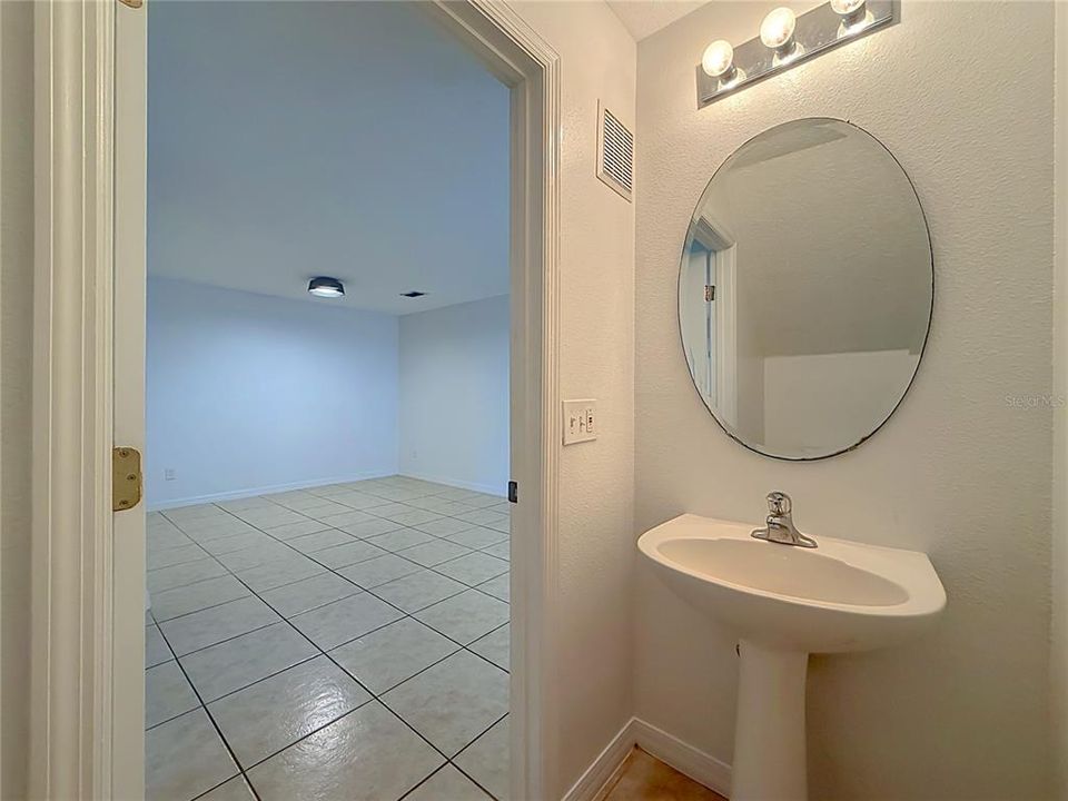 For Rent: $2,400 (3 beds, 2 baths, 1889 Square Feet)