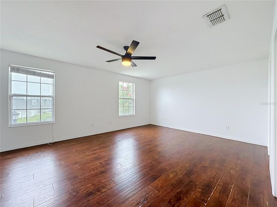 For Rent: $2,400 (3 beds, 2 baths, 1889 Square Feet)