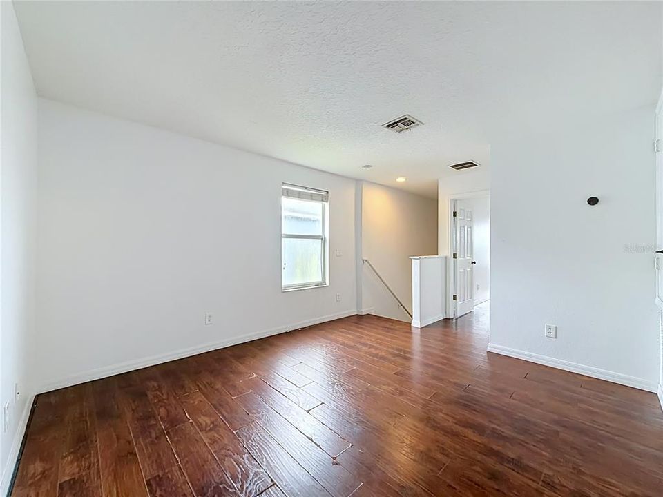For Rent: $2,400 (3 beds, 2 baths, 1889 Square Feet)