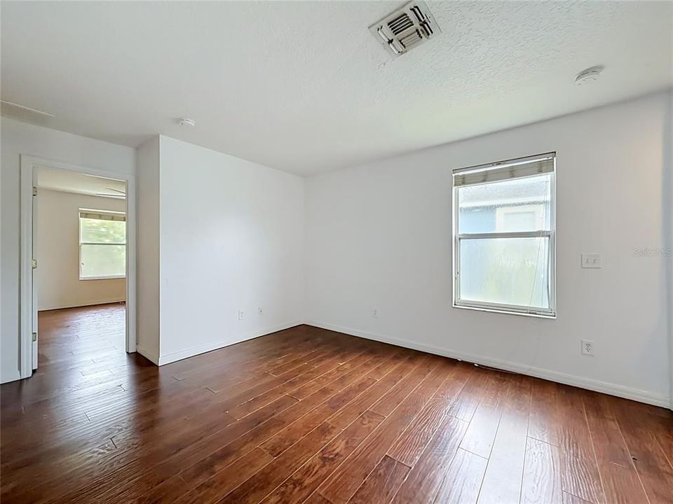 For Rent: $2,400 (3 beds, 2 baths, 1889 Square Feet)