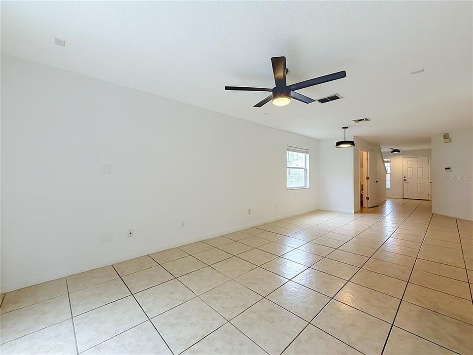 For Rent: $2,400 (3 beds, 2 baths, 1889 Square Feet)
