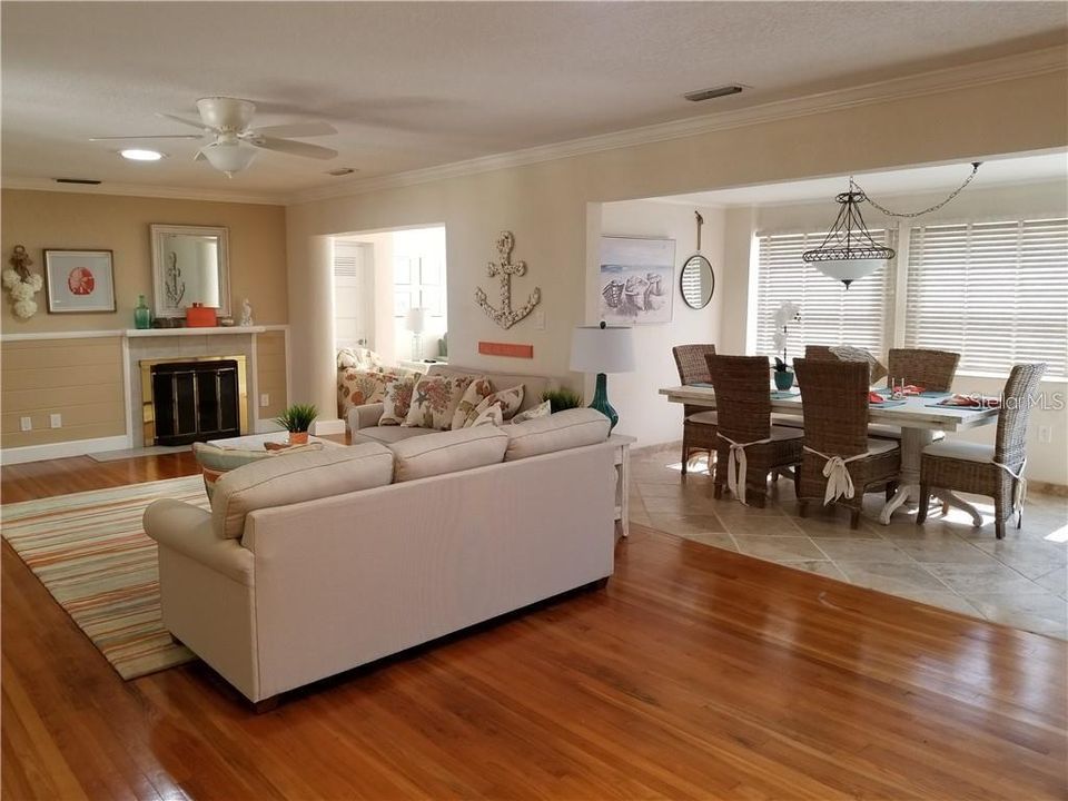 En Venta: $1,195,000 (3 camas, 4 baños, 2444 Pies cuadrados)